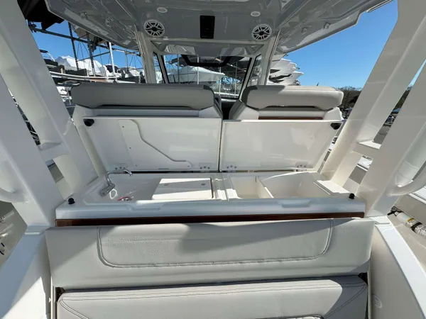 2025 Pursuit S 328 detail image 15