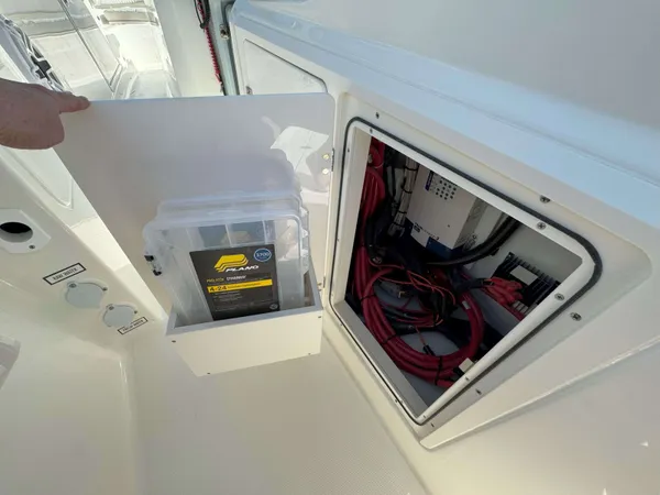 2025 Pursuit S 328 detail image 18