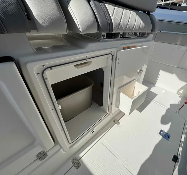 2025 Pursuit S 328 detail image 23