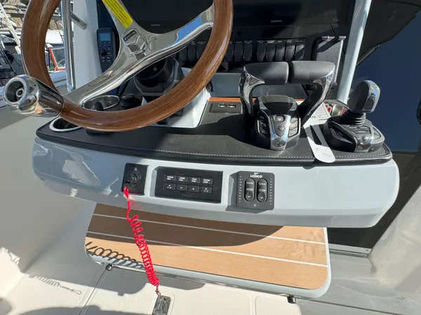 2025 Pursuit S 328 detail image 27
