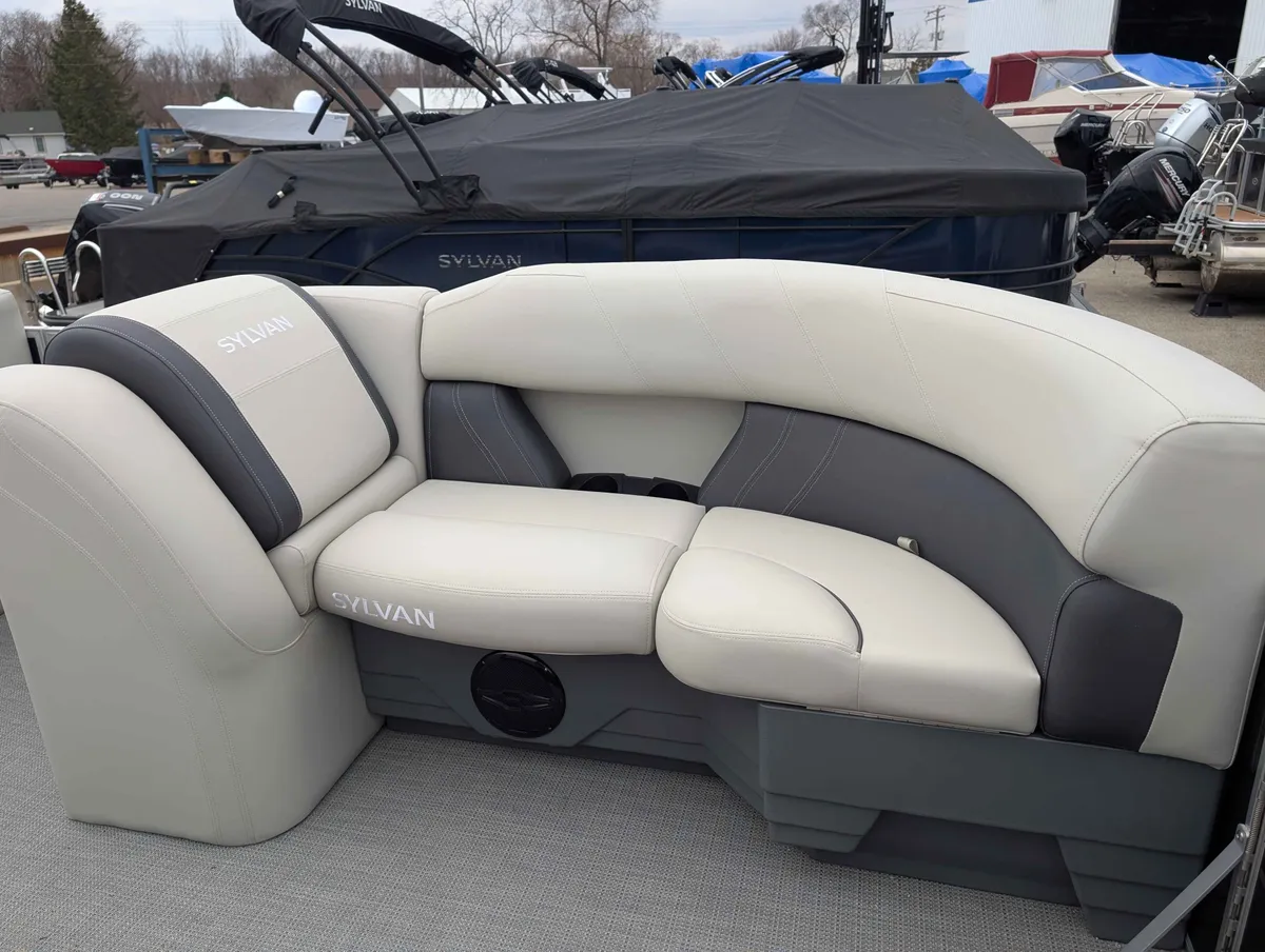 boat-carouselImage-image
