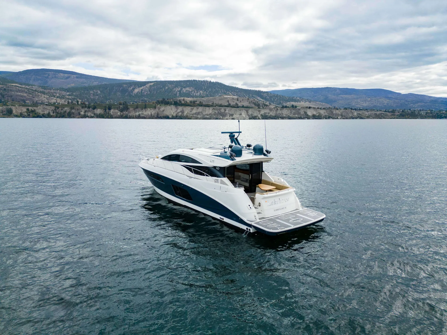 Pre-Owned 2016 Sea ray L 590 for Sale | Vancouver, BC | M&P Yacht Centre | 6825a54236433266770c96ff