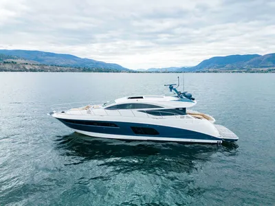 Pre-Owned 2016 Sea ray L 590 for Sale | Vancouver, BC | M&P Yacht Centre | 6825a54236433266770c96ff