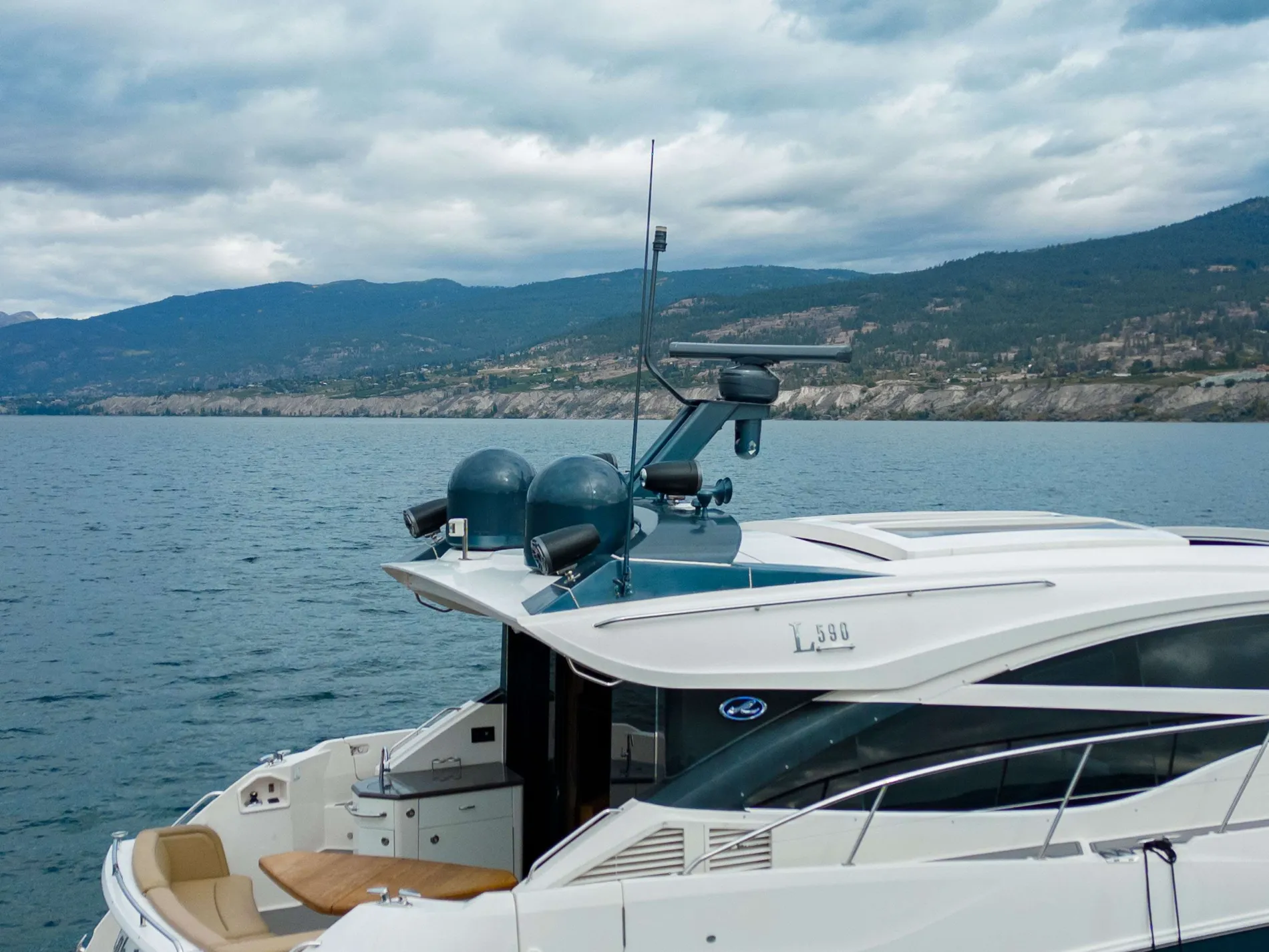 Pre-Owned 2016 Sea ray L 590 for Sale | Vancouver, BC | M&P Yacht Centre | 6825a54236433266770c96ff