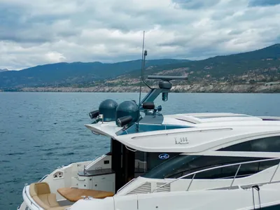 Pre-Owned 2016 Sea ray L 590 for Sale | Vancouver, BC | M&P Yacht Centre | 6825a54236433266770c96ff