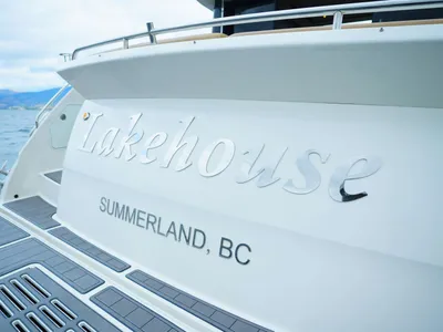 Pre-Owned 2016 Sea ray L 590 for Sale | Vancouver, BC | M&P Yacht Centre | 6825a54236433266770c96ff