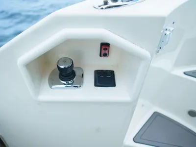 Pre-Owned 2016 Sea ray L 590 for Sale | Vancouver, BC | M&P Yacht Centre | 6825a54236433266770c96ff