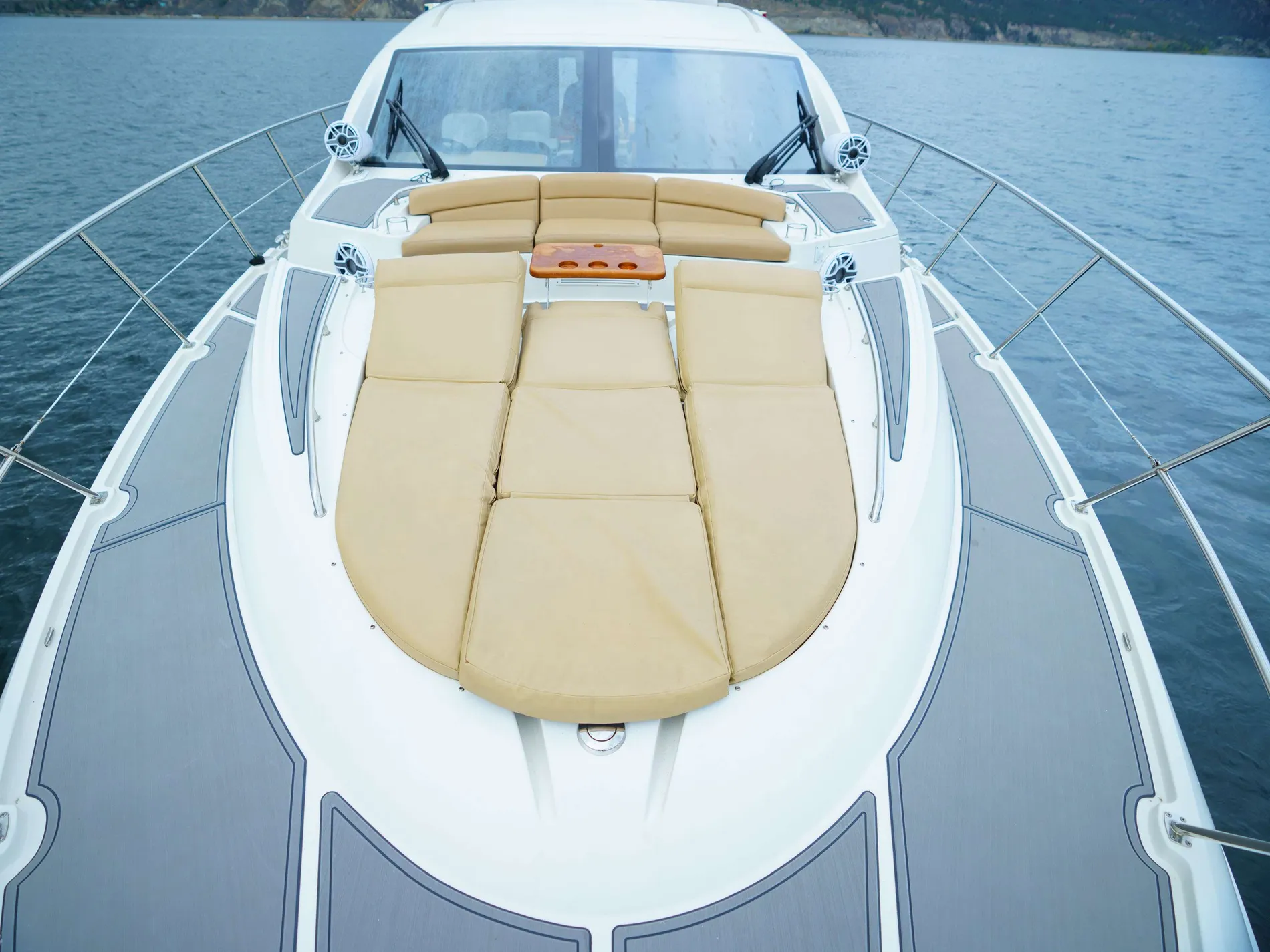 Pre-Owned 2016 Sea ray L 590 for Sale | Vancouver, BC | M&P Yacht Centre | 6825a54236433266770c96ff