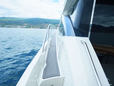 Pre-Owned 2016 Sea ray L 590 for Sale | Vancouver, BC | M&P Yacht Centre | 6825a54236433266770c96ff