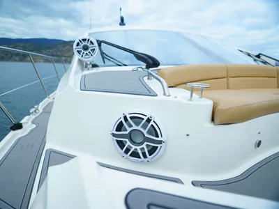 Pre-Owned 2016 Sea ray L 590 for Sale | Vancouver, BC | M&P Yacht Centre | 6825a54236433266770c96ff