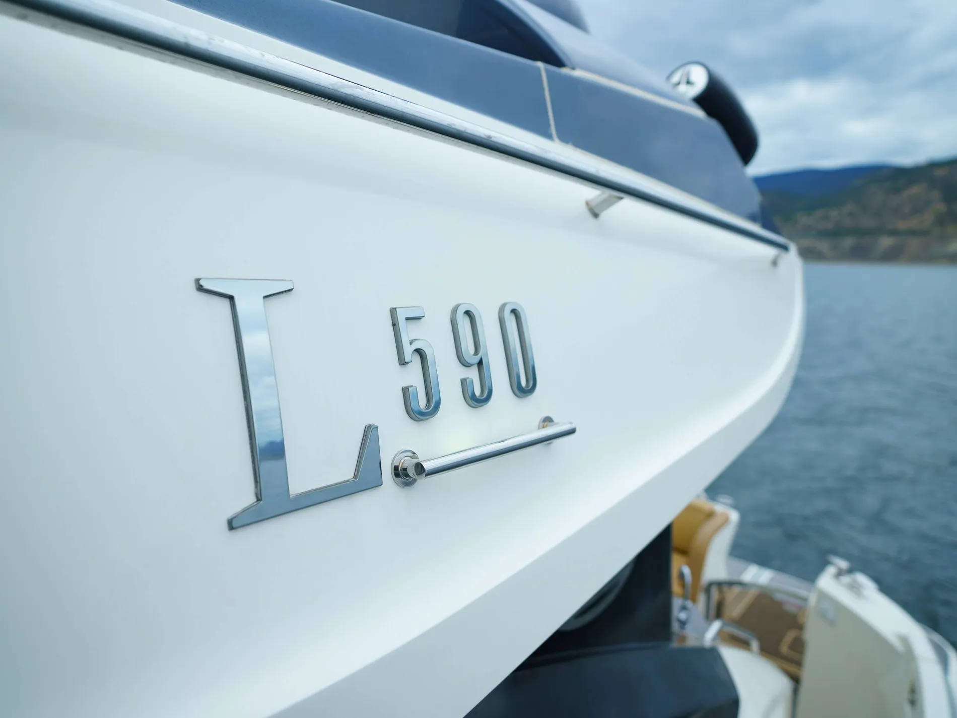 Pre-Owned 2016 Sea ray L 590 for Sale | Vancouver, BC | M&P Yacht Centre | 6825a54236433266770c96ff