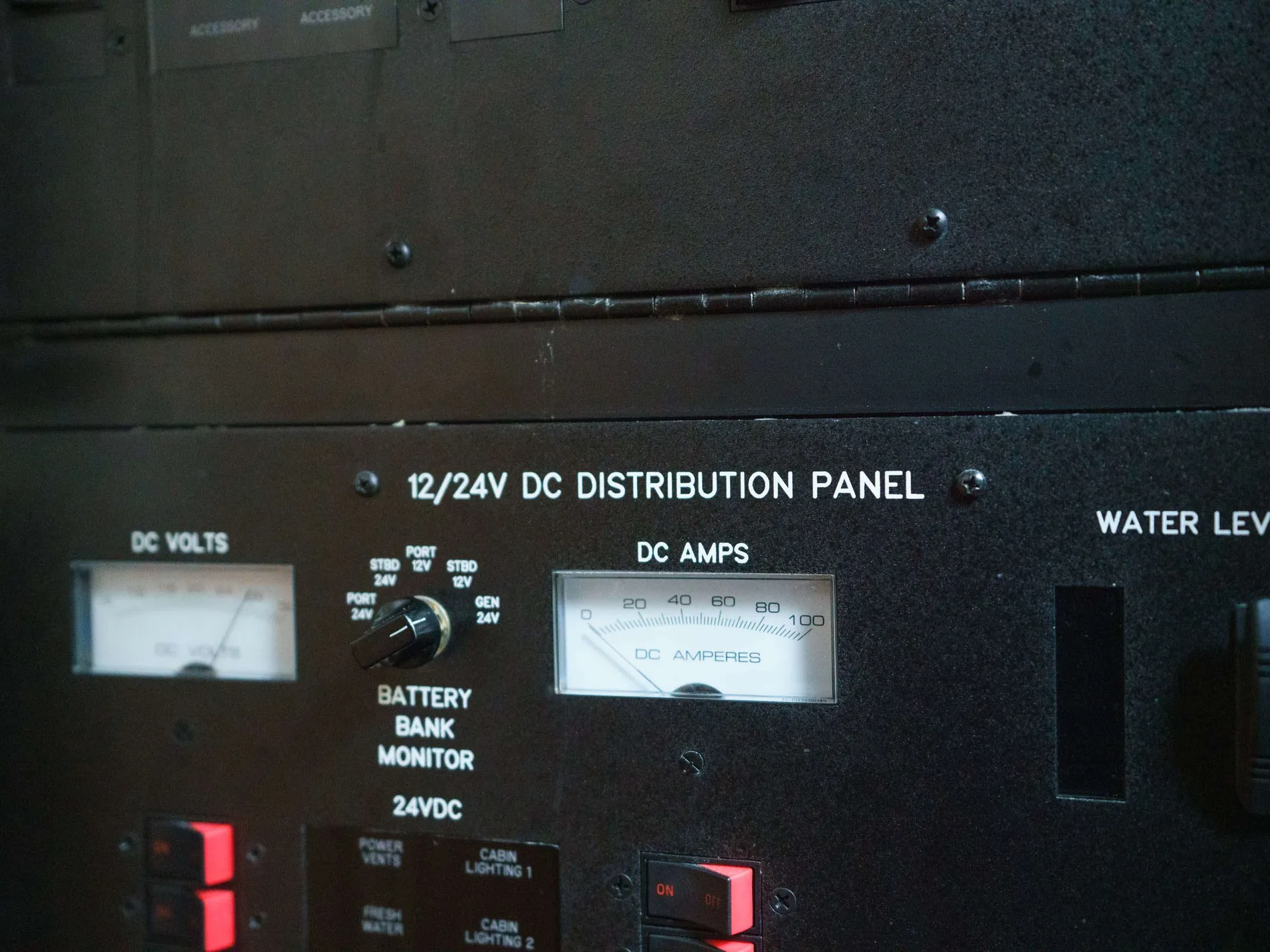 Pre-Owned 2016 Sea ray L 590 for Sale | Vancouver, BC | M&P Yacht Centre | 6825a54236433266770c96ff