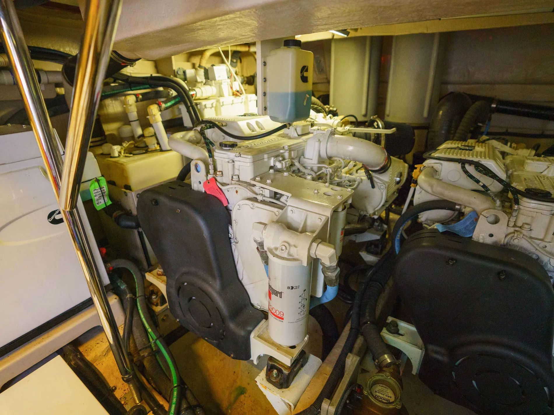 Pre-Owned 2016 Sea ray L 590 for Sale | Vancouver, BC | M&P Yacht Centre | 6825a54236433266770c96ff