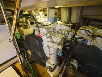 Pre-Owned 2016 Sea ray L 590 for Sale | Vancouver, BC | M&P Yacht Centre | 6825a54236433266770c96ff