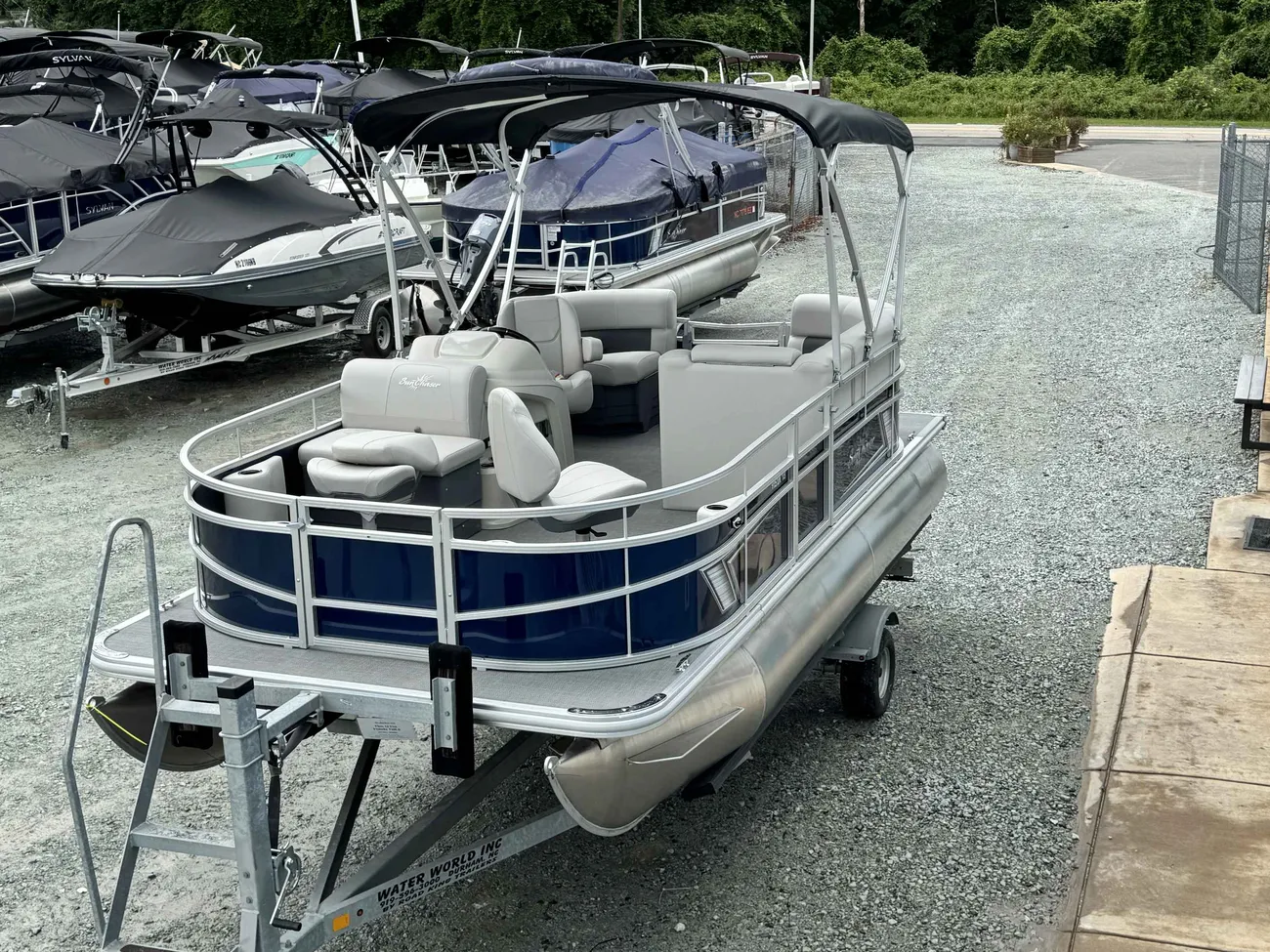 2025 SunChaser Vista 18 Fish-4