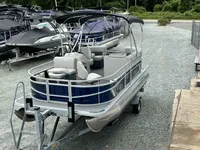 2025 SunChaser Vista 18 Fish-4