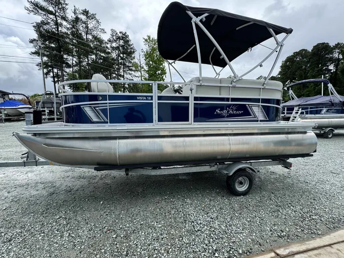2025 SunChaser Vista 18 Fish0