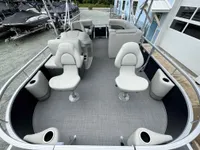 2025 SunChaser Vista 18 Fish-5