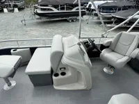 2025 SunChaser Vista 18 Fish-6