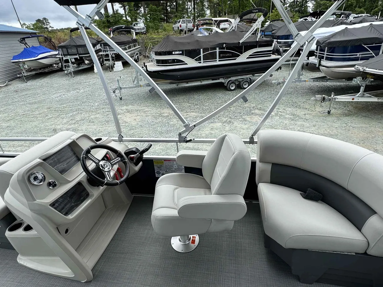 2025 SunChaser Vista 18 Fish-7