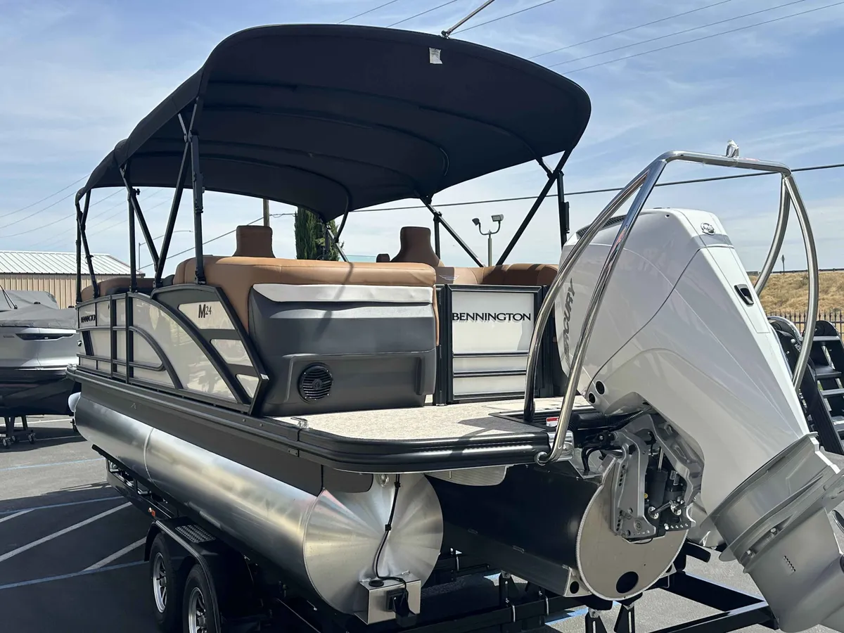 2025 Bennington 24 MFB-6