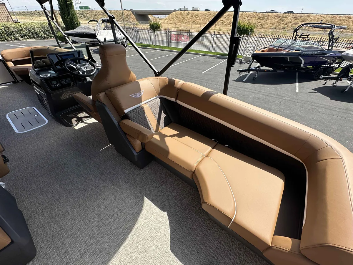 2025 Bennington 24 MFB-19