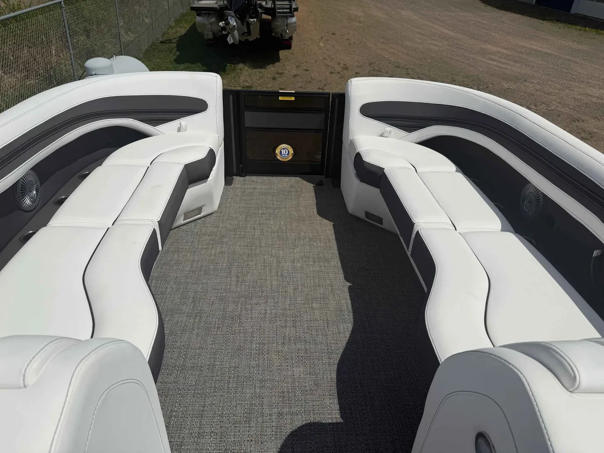 boat-carouselImage-image