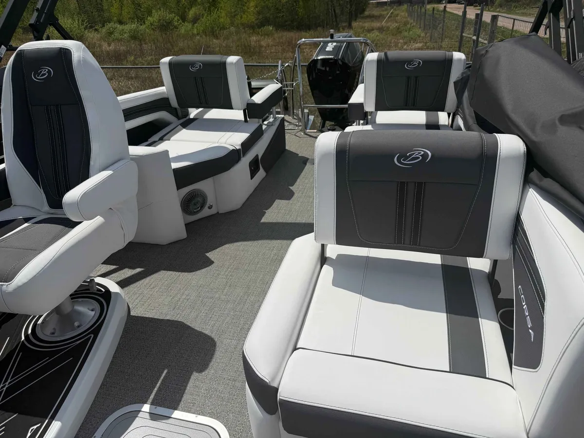 boat-carouselImage-image
