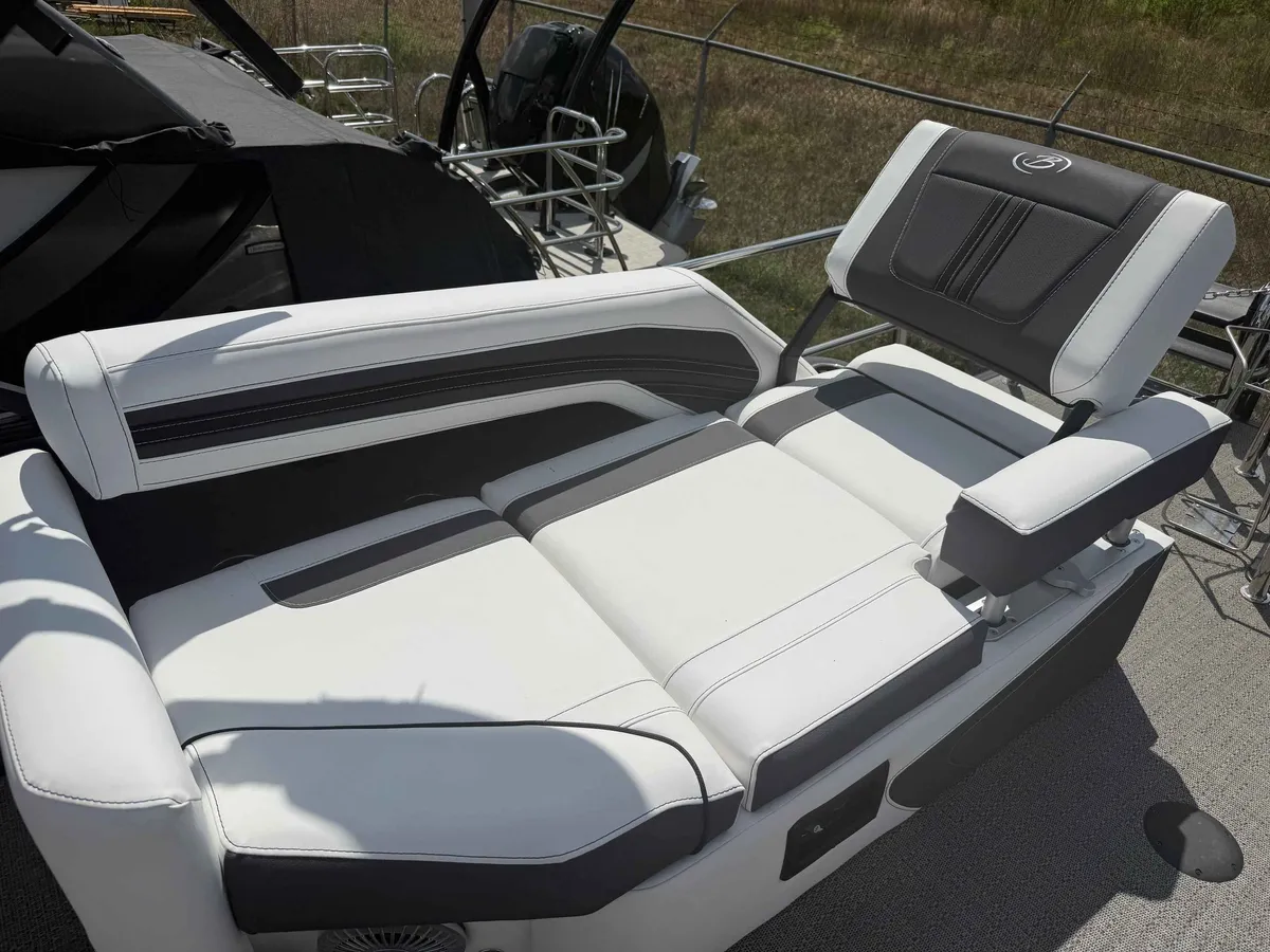 boat-carouselImage-image