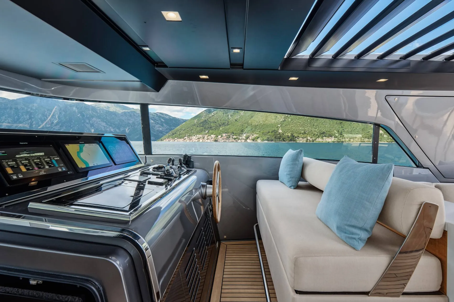 Pre-Owned 2020 Sanlorenzo SX88 for Sale | Vancouver, BC | M&P Yacht Centre | 6840d55e2f5140ce4803efcc