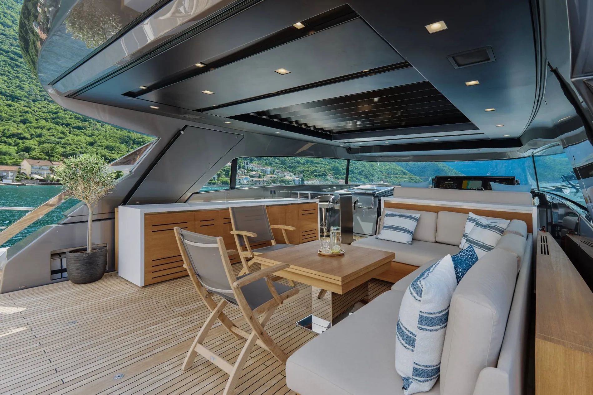 Pre-Owned 2020 Sanlorenzo SX88 for Sale | Vancouver, BC | M&P Yacht Centre | 6840d55e2f5140ce4803efcc