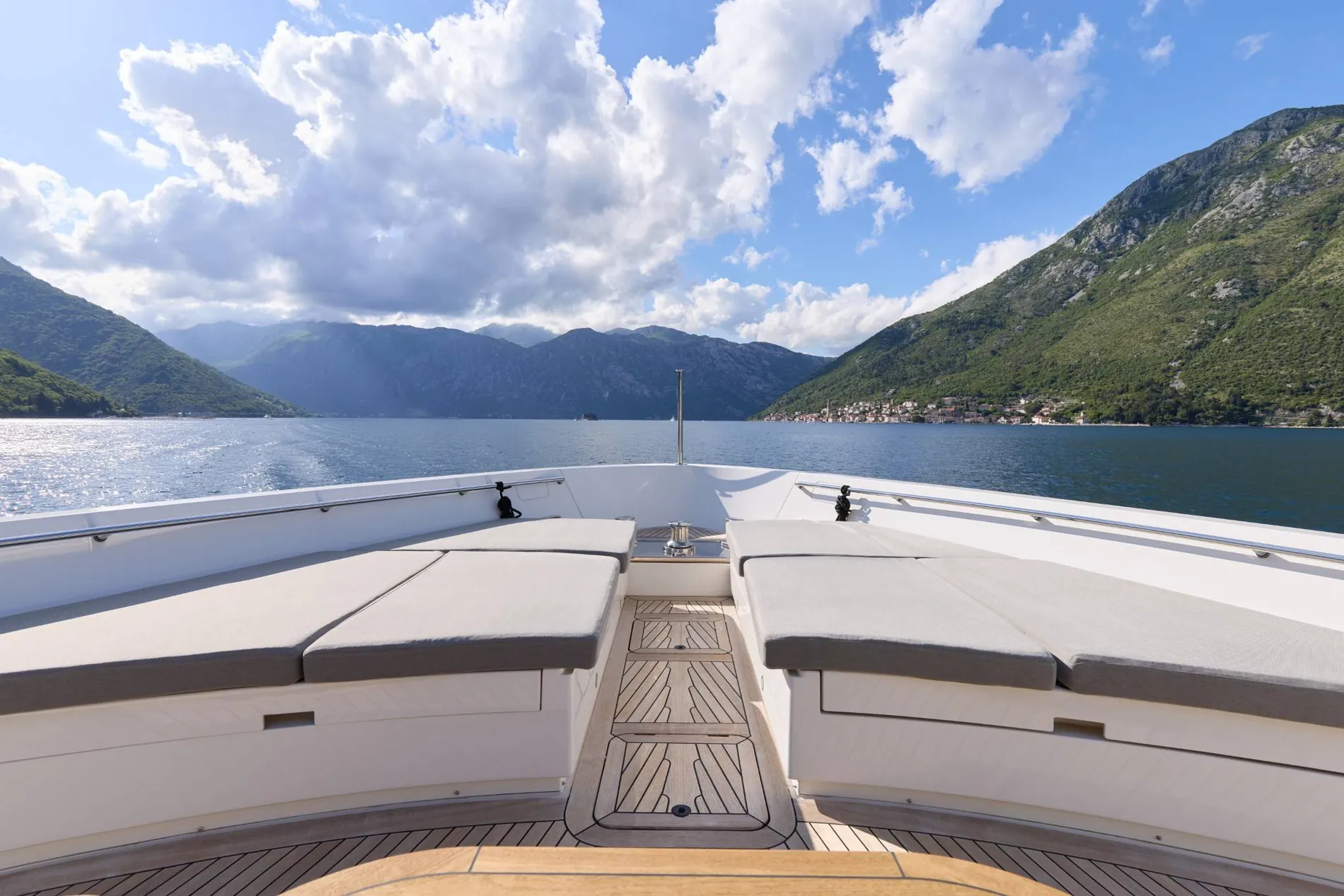 Pre-Owned 2020 Sanlorenzo SX88 for Sale | Vancouver, BC | M&P Yacht Centre | 6840d55e2f5140ce4803efcc