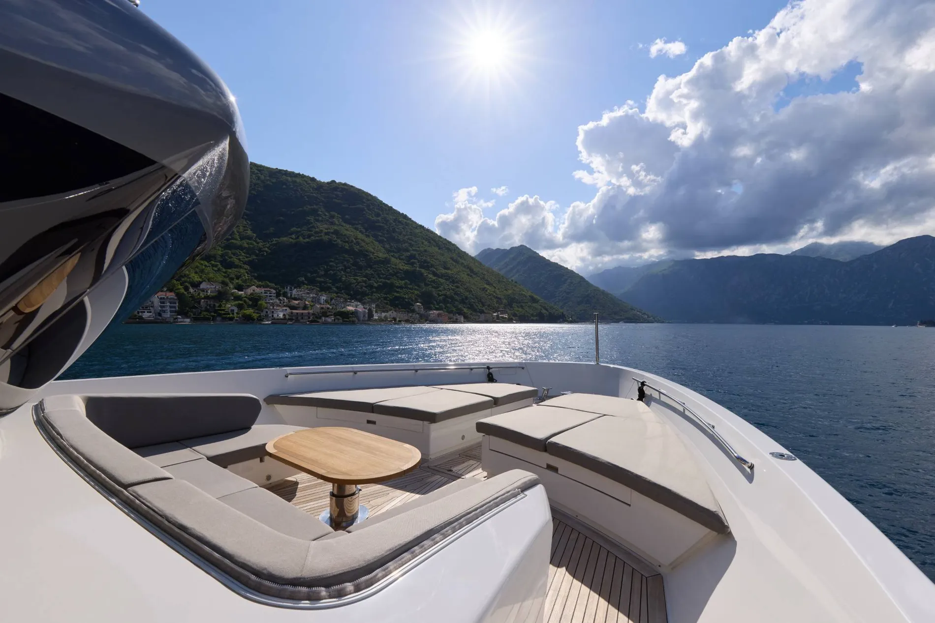 Pre-Owned 2020 Sanlorenzo SX88 for Sale | Vancouver, BC | M&P Yacht Centre | 6840d55e2f5140ce4803efcc