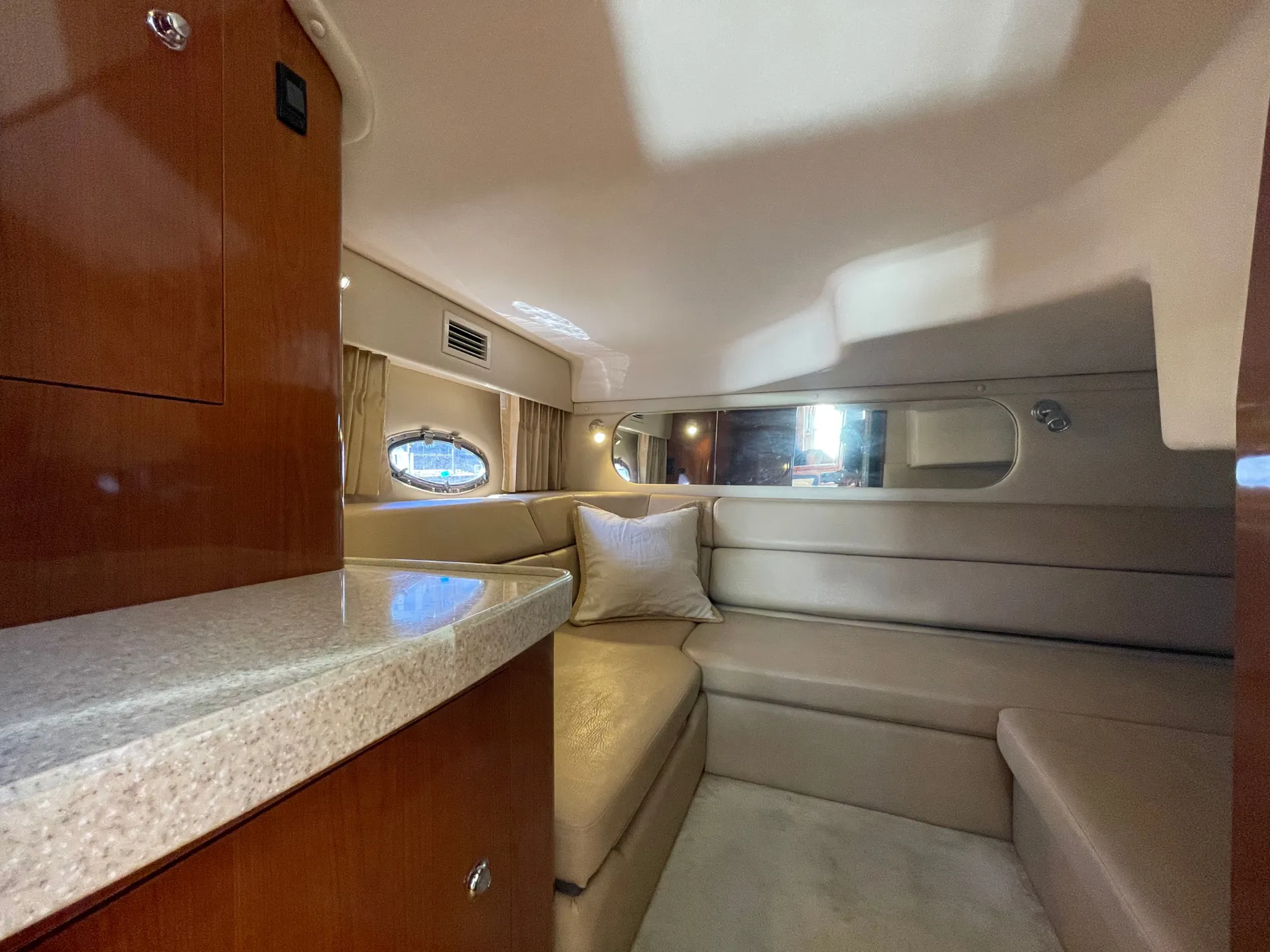Pre-Owned 2007 Regal 3760 Commodore for Sale | Vancouver, BC | M&P Yacht Centre | 6840e7fb8b846d76a40da5b3