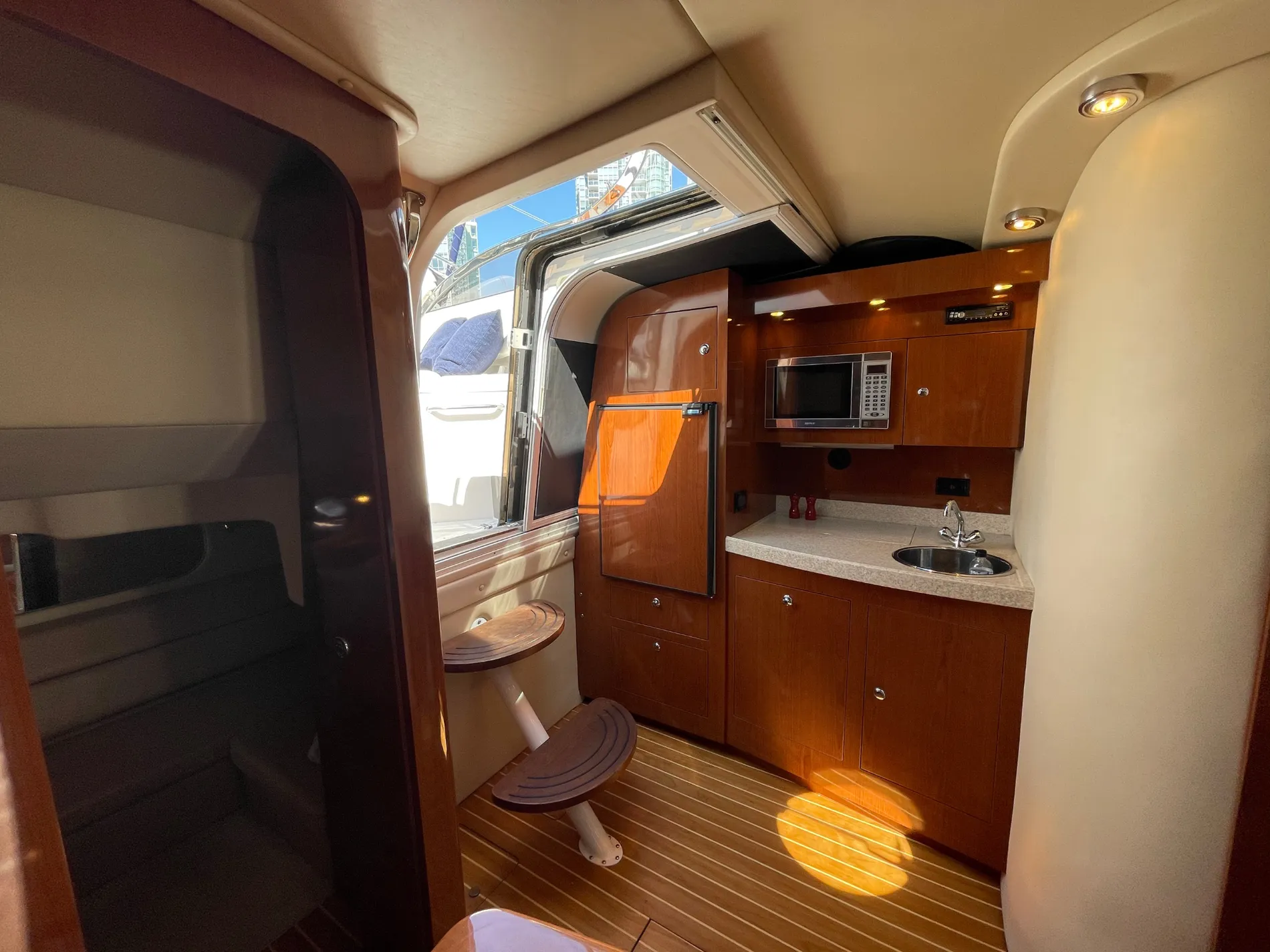 Pre-Owned 2007 Regal 3760 Commodore for Sale | Vancouver, BC | M&P Yacht Centre | 6840e7fb8b846d76a40da5b3