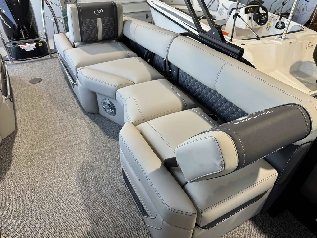 boat-carouselImage-image