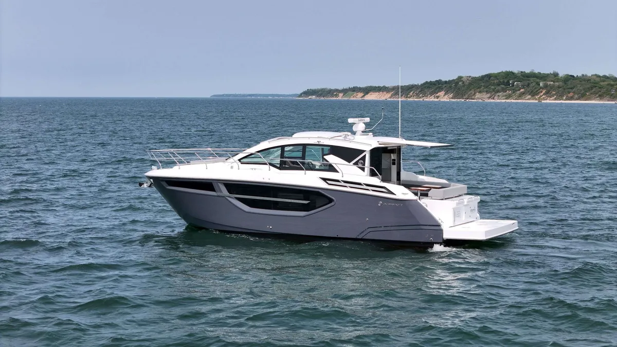 2023 Cruisers Yachts 42 CANTIUS