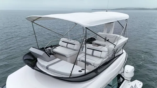2025 Regal 38 FXO detail image 10