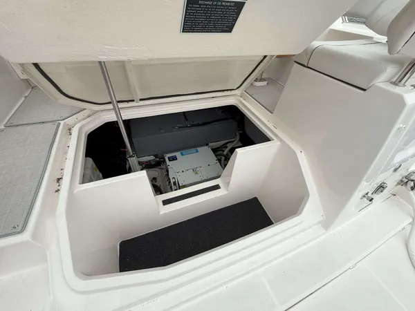 2025 Regal 38 FXO detail image 23