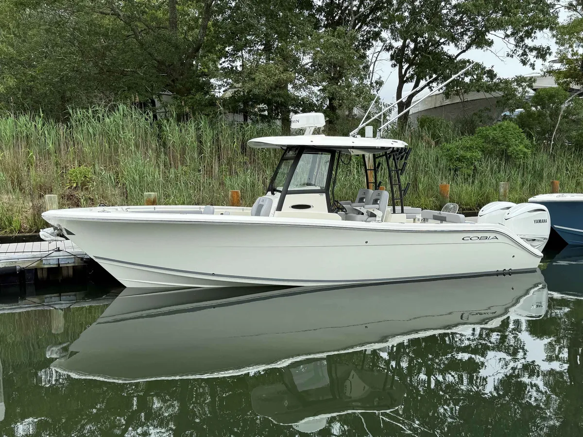 2025 Cobia 301 CC