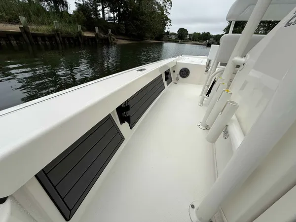 2024 Cobia PATHFINDER 2200 TRS detail image 12