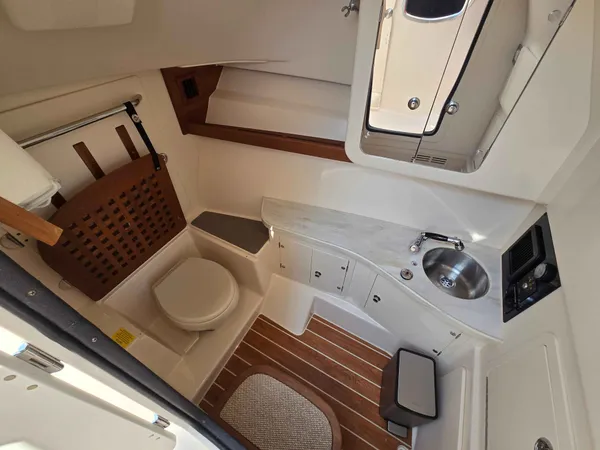 2017 Grady White 335 FREEDOM detail image 16