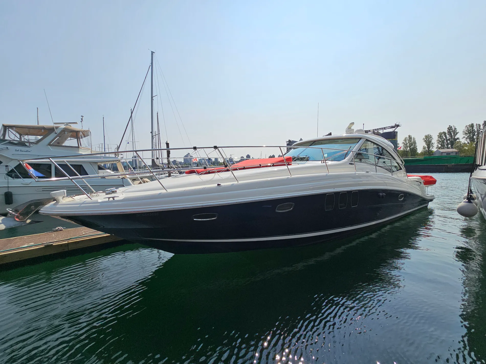 Pre-Owned 2005 Sea ray Sundancer 48 for Sale | Vancouver, BC | M&P Yacht Centre | 6865a127785d9511de0398fc