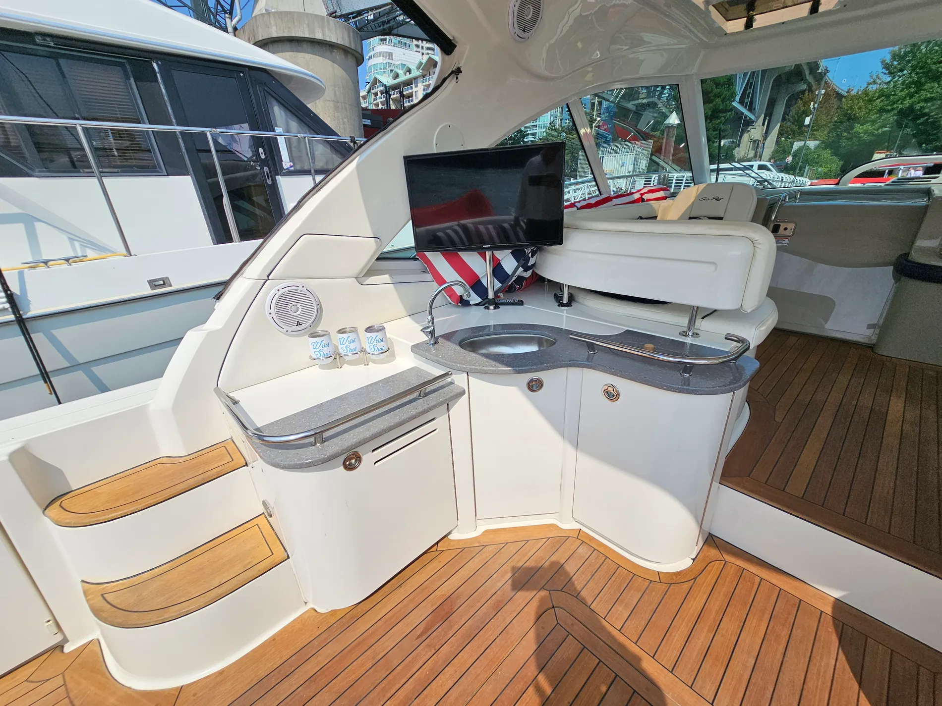 Pre-Owned 2005 Sea ray Sundancer 48 for Sale | Vancouver, BC | M&P Yacht Centre | 6865a127785d9511de0398fc