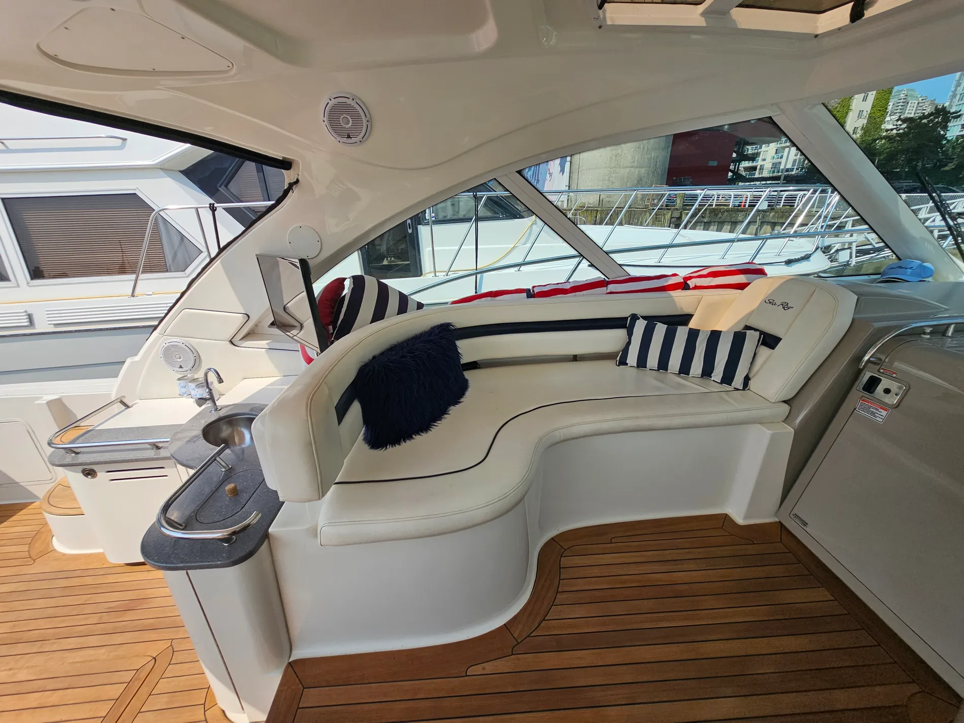 Pre-Owned 2005 Sea ray Sundancer 48 for Sale | Vancouver, BC | M&P Yacht Centre | 6865a127785d9511de0398fc