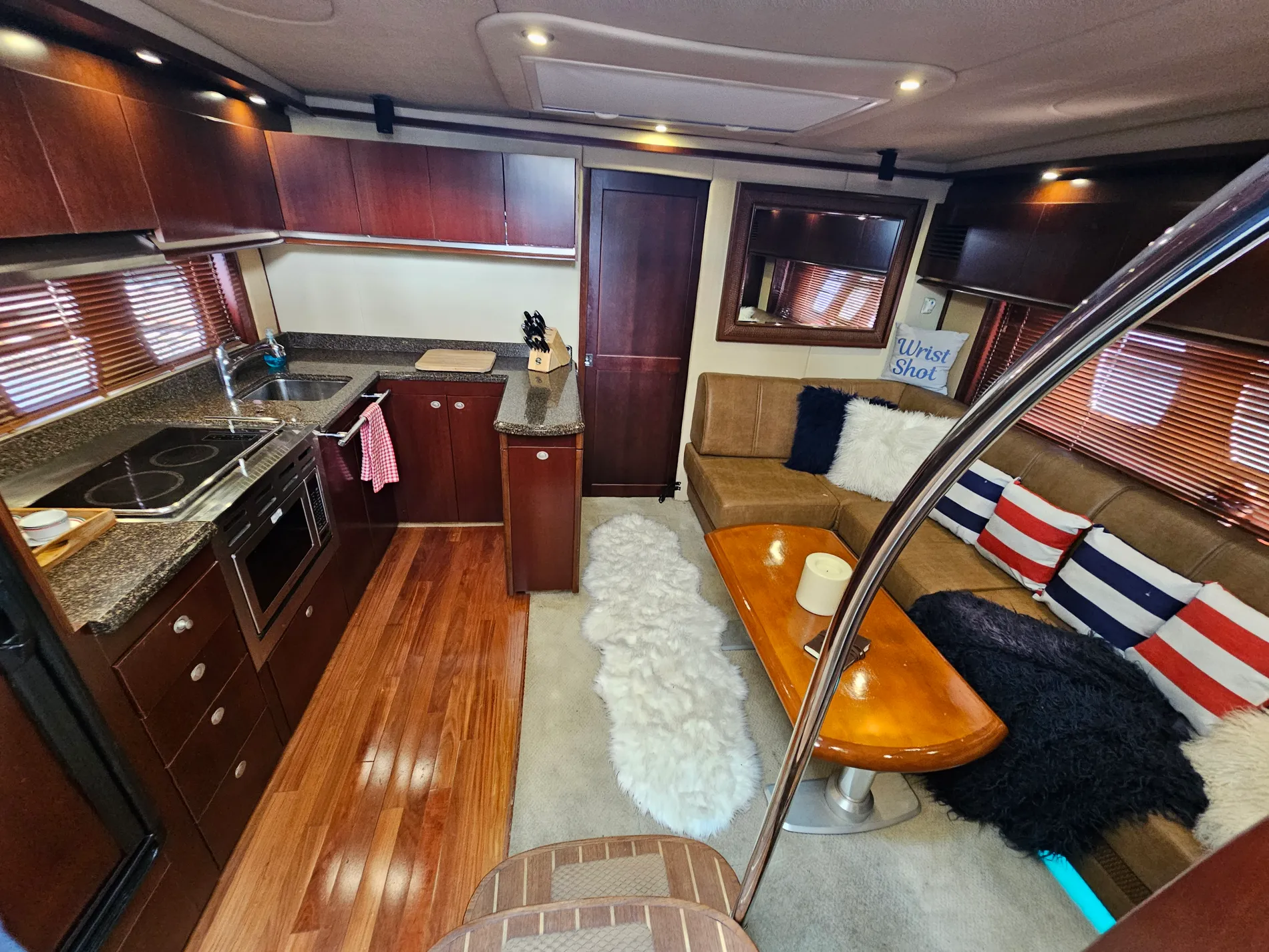 Pre-Owned 2005 Sea ray Sundancer 48 for Sale | Vancouver, BC | M&P Yacht Centre | 6865a127785d9511de0398fc