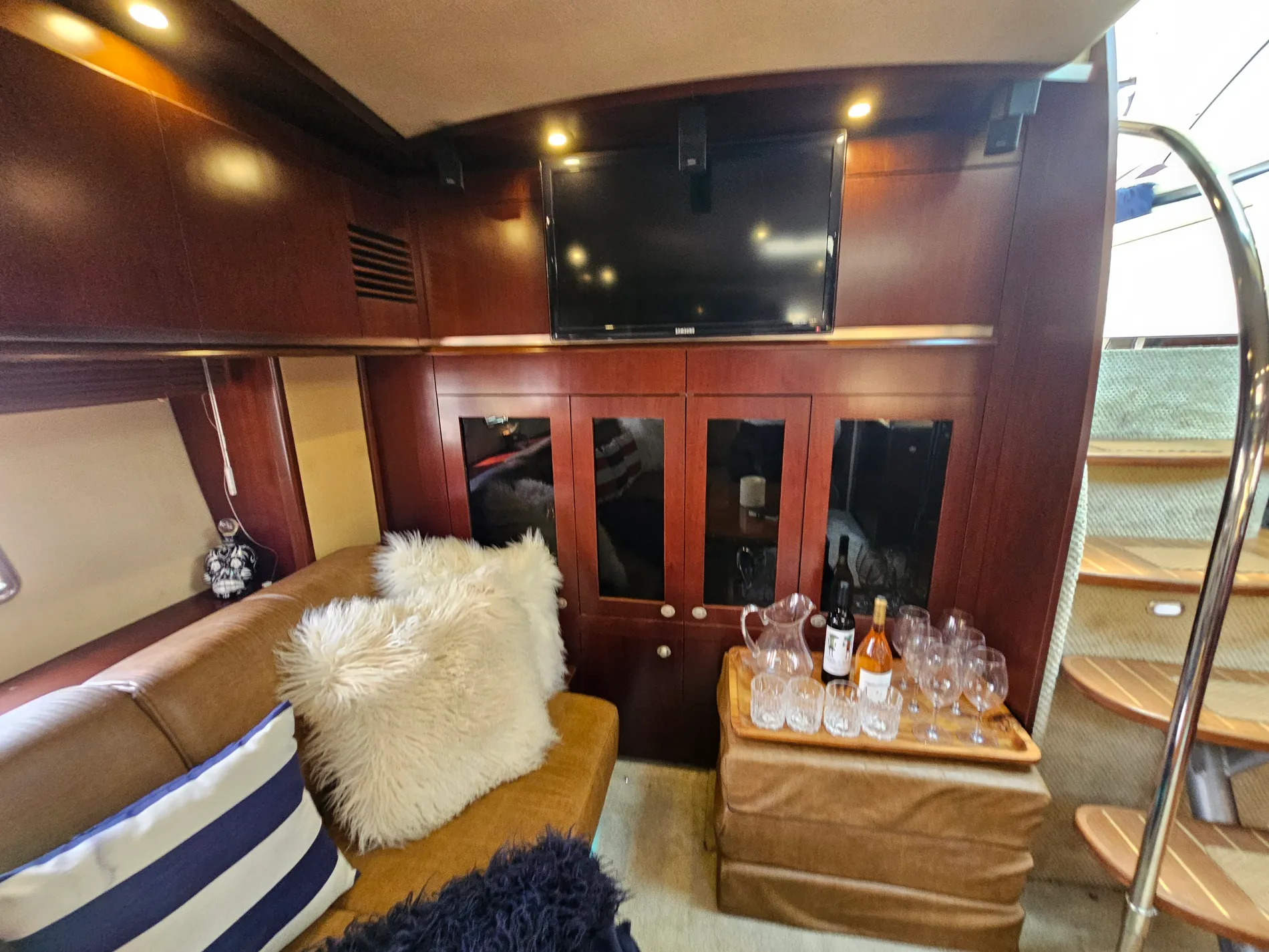 Pre-Owned 2005 Sea ray Sundancer 48 for Sale | Vancouver, BC | M&P Yacht Centre | 6865a127785d9511de0398fc