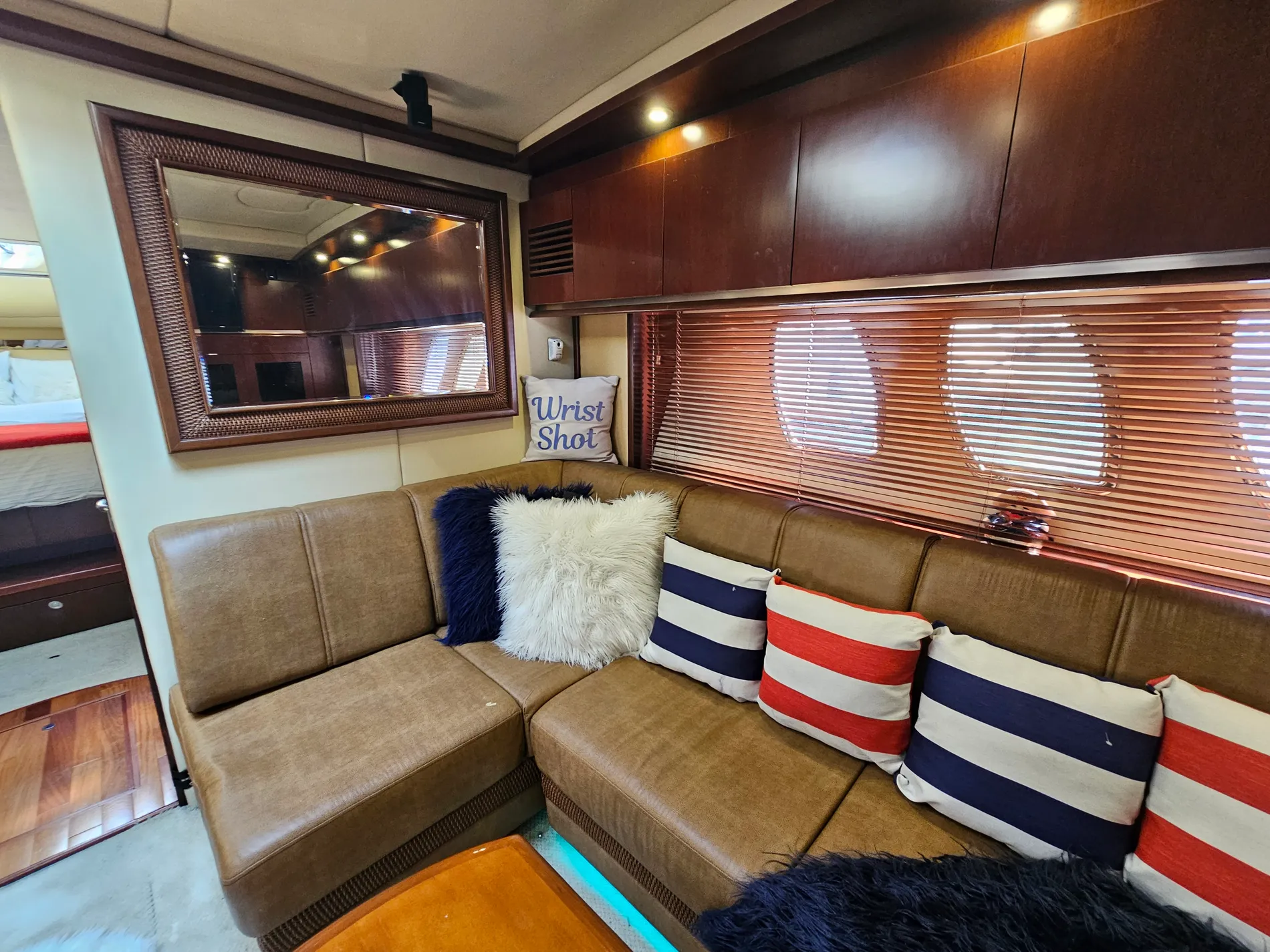 Pre-Owned 2005 Sea ray Sundancer 48 for Sale | Vancouver, BC | M&P Yacht Centre | 6865a127785d9511de0398fc