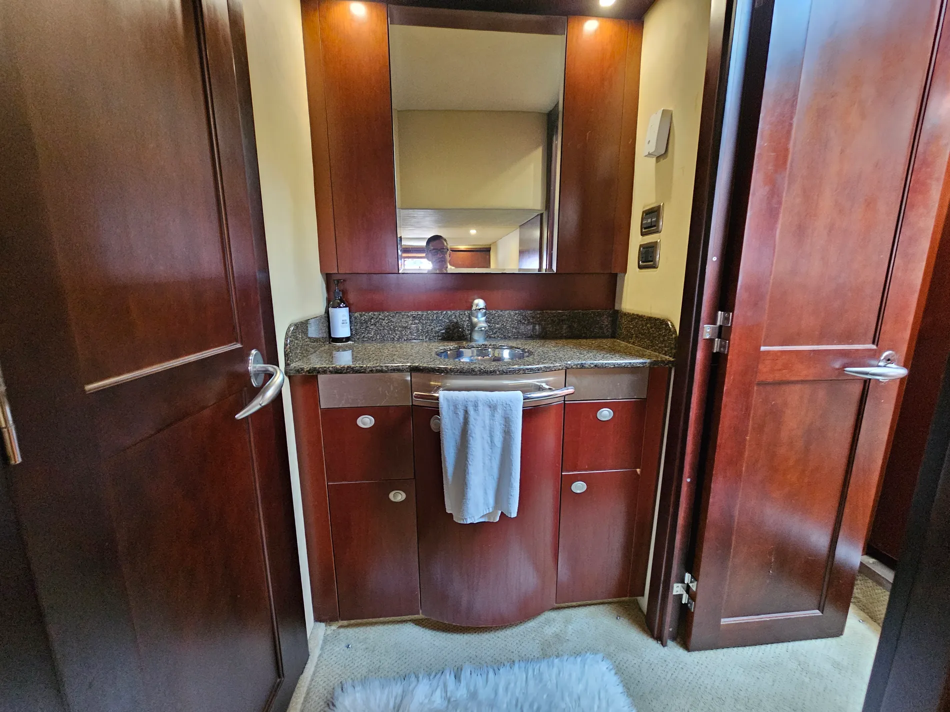 Pre-Owned 2005 Sea ray Sundancer 48 for Sale | Vancouver, BC | M&P Yacht Centre | 6865a127785d9511de0398fc
