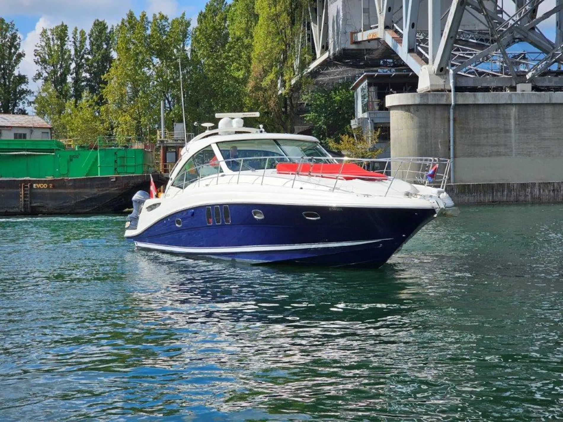 Pre-Owned 2005 Sea ray Sundancer 48 for Sale | Vancouver, BC | M&P Yacht Centre | 6865a127785d9511de0398fc